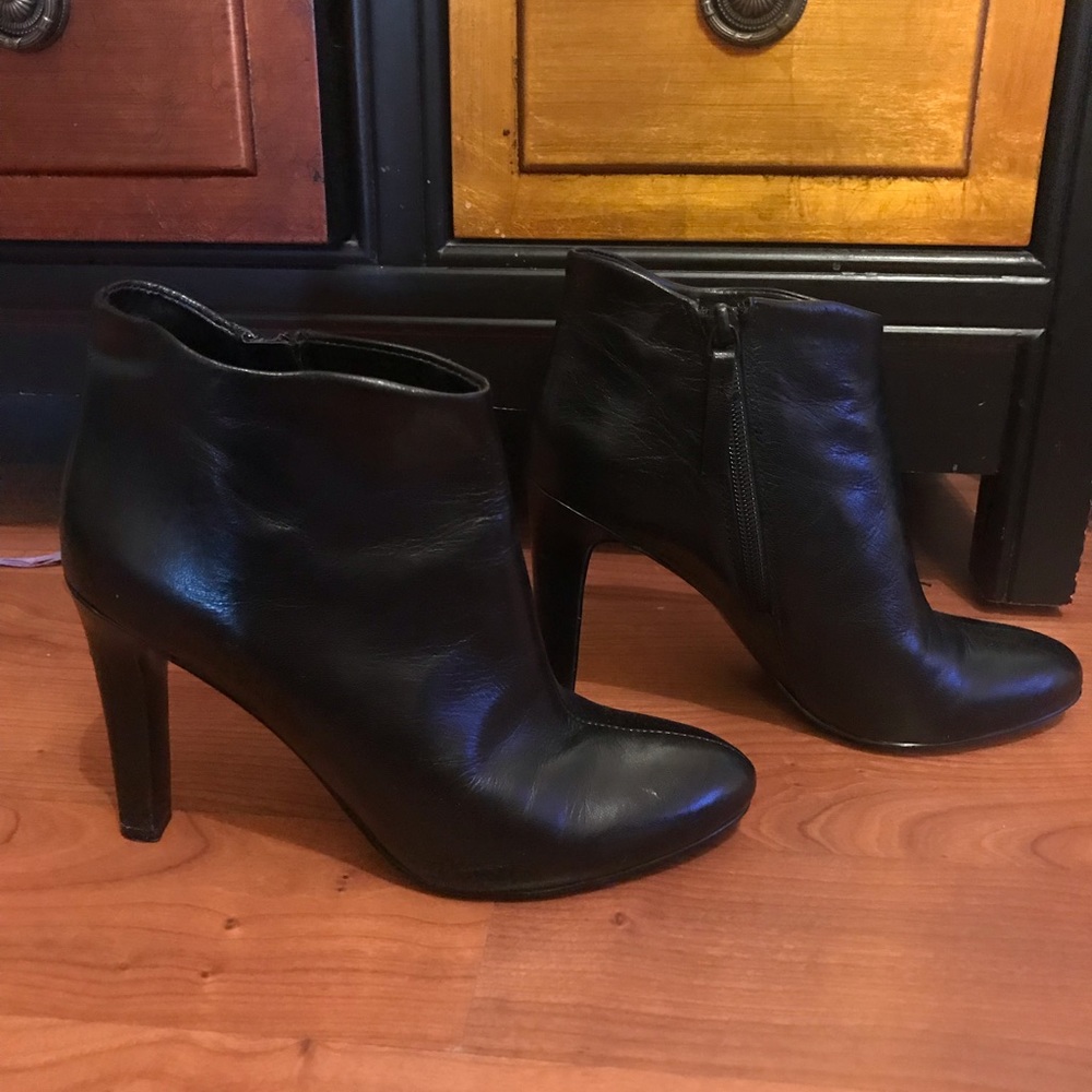 Nine West size 7 leather upper